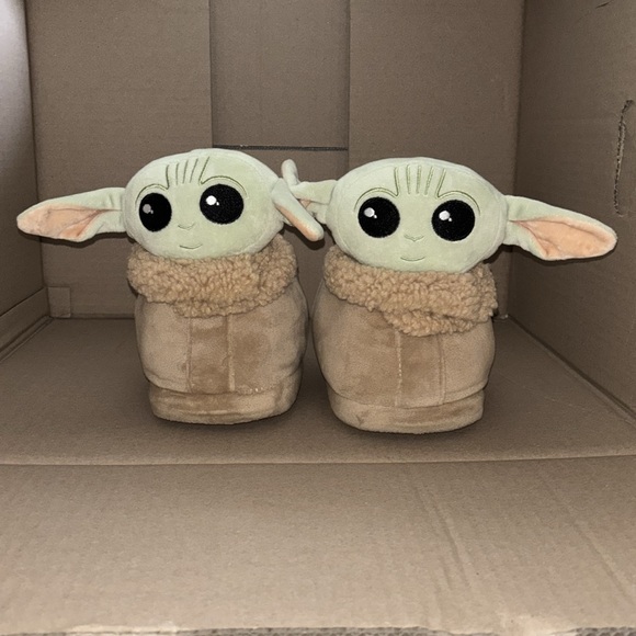 STAR WARS & AMERICAN EAGLE OUTFITTERS Grogu yoda soft slippers Small/medium. - Picture 4 of 10